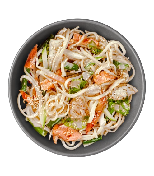 Сливочный вок с лососем и кальмаром 