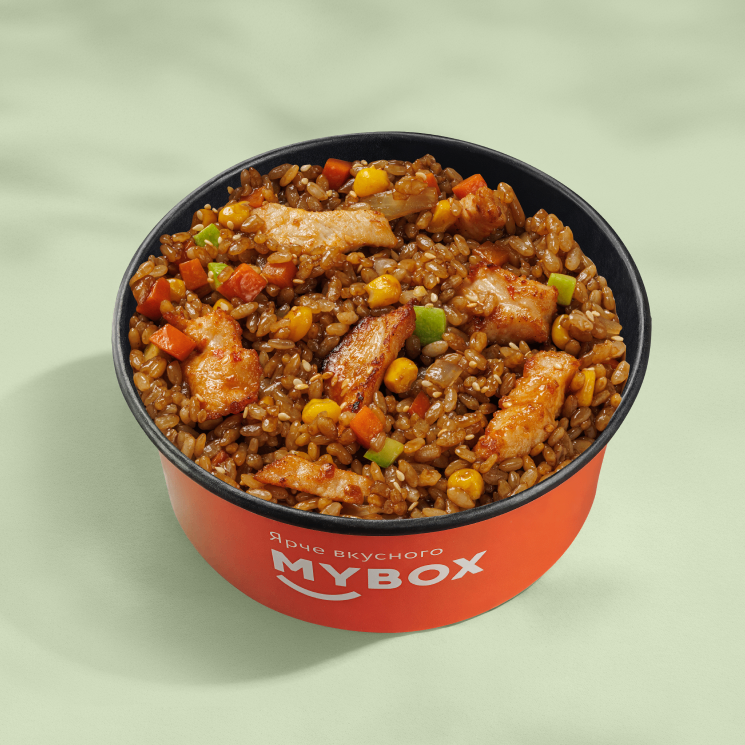 Тяхан с курицей и овощами